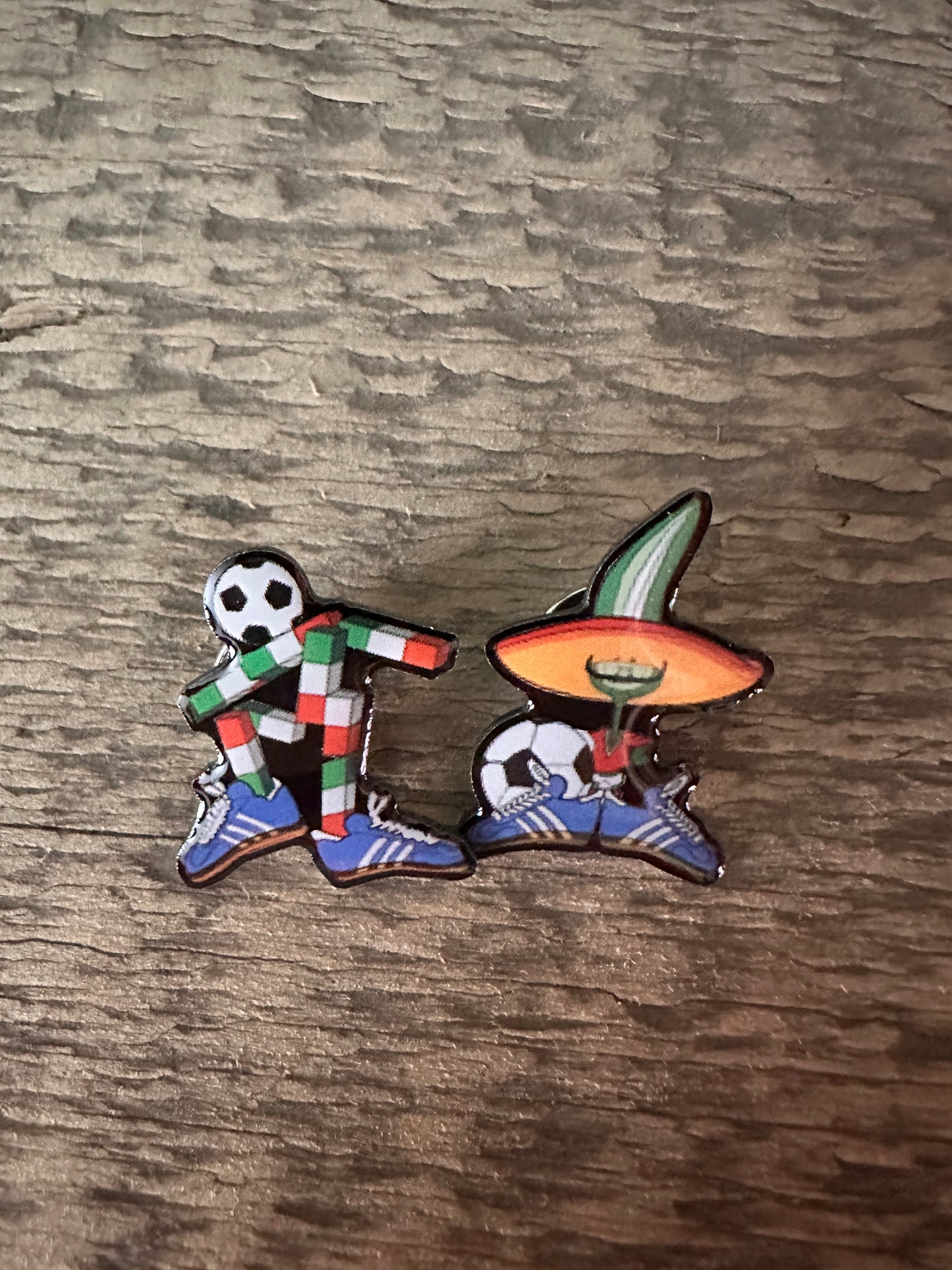 Pique & Ciao World Cup Pin Badge set