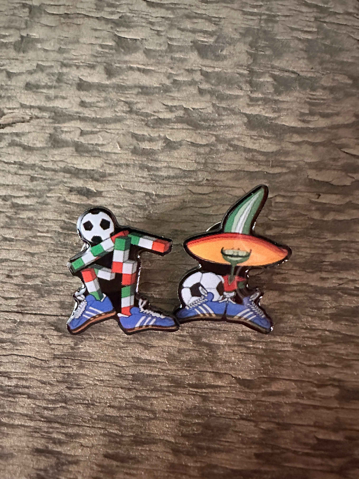 Pique & Ciao World Cup Pin Badge set