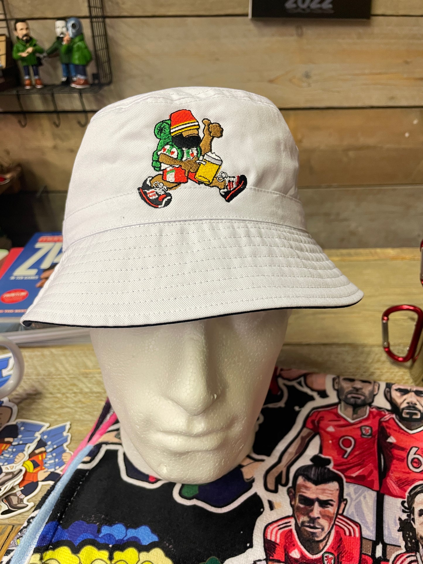 Wales 22 Yma o hyd Sons of Speed bucket hat