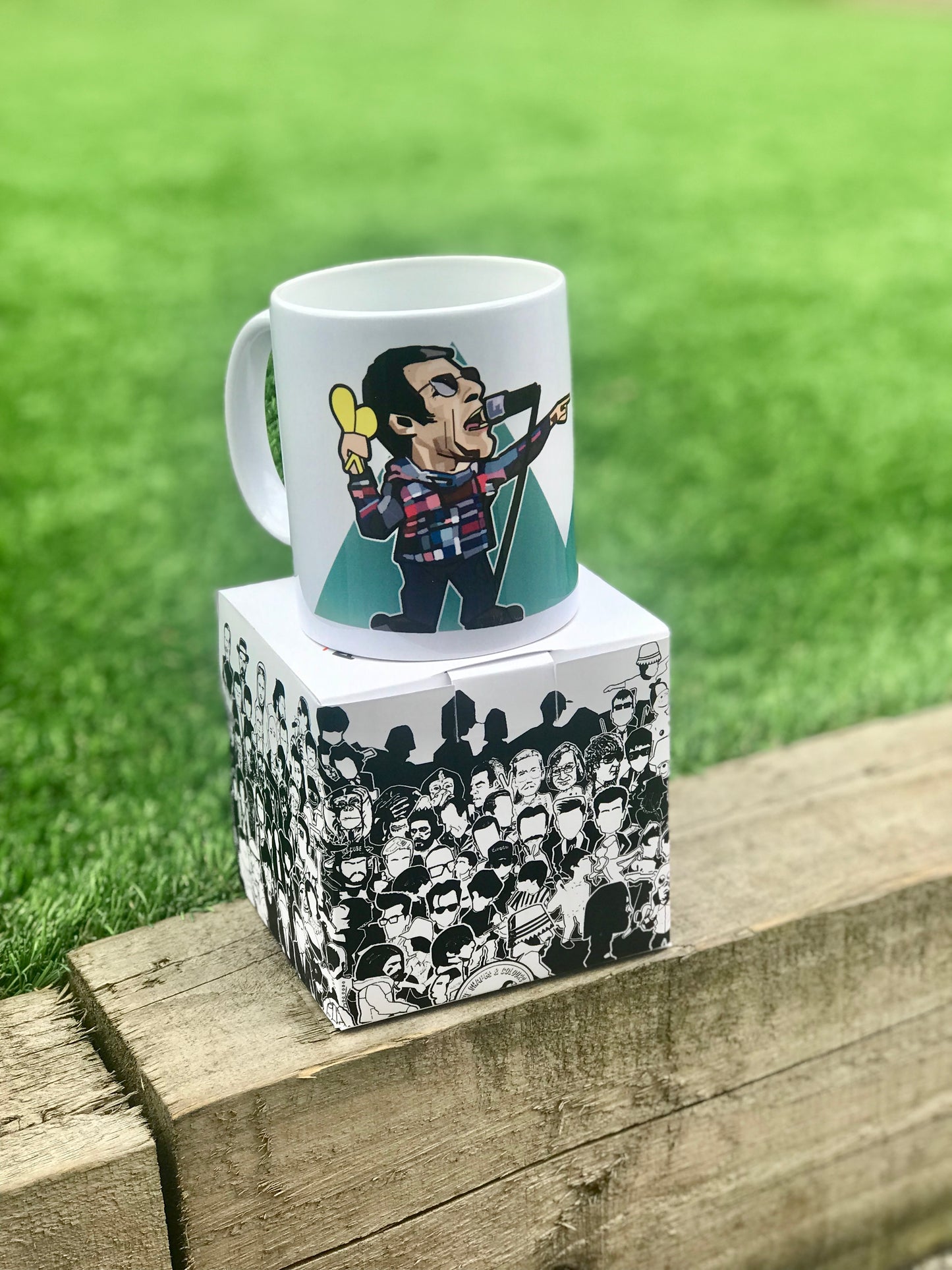 LG pyramid  MUG